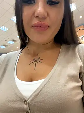 Snapshot of beautydiamond chatting on November 11, 2025, 9:37 am beautydiamond online show from November 11, 2025, 9:37 am