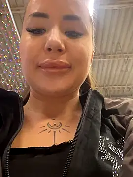 Snapshot of beautydiamond chatting on November 28, 2025, 10:26 am beautydiamond online show from November 28, 2025, 10:26 am