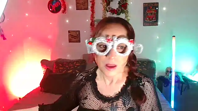 Snapshot of catalinamommyx chatting on December 2, 2025, 4:14 am catalinamommyx online show from December 2, 2025, 4:14 am