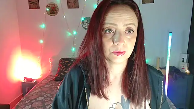 Snapshot of catalinamommyx chatting on October 22, 2025, 6:02 am catalinamommyx online show from October 22, 2025, 6:02 am