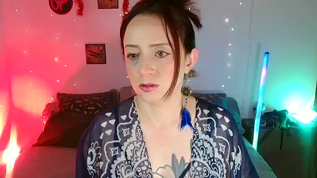 Snapshot of catalinamommyx chatting on December 14, 2025, 2:29 am catalinamommyx online show from December 14, 2025, 2:29 am