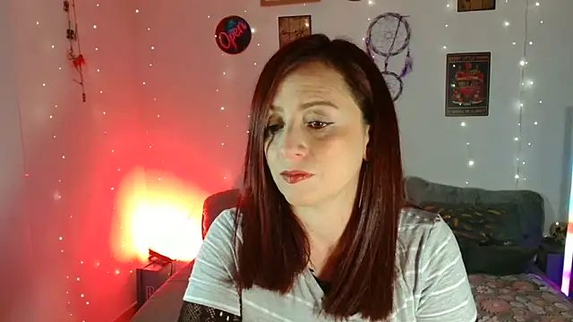 Snapshot of catalinamommyx chatting on November 7, 2025, 5:12 am catalinamommyx online show from November 7, 2025, 5:12 am