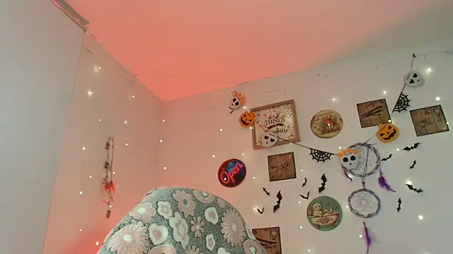 Snapshot of catalinamommyx chatting on October 31, 2025, 1:02 am catalinamommyx online show from October 31, 2025, 1:02 am