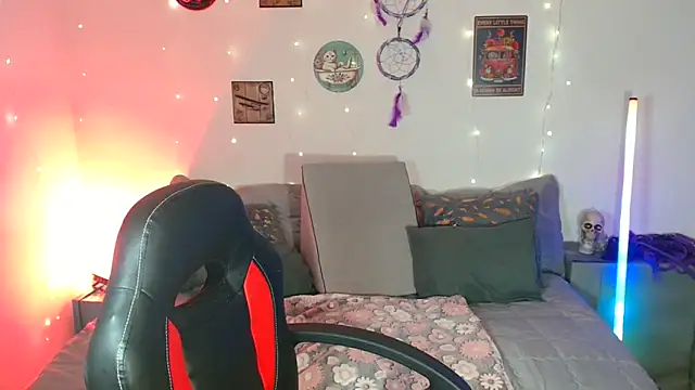 Snapshot of catalinamommyx chatting on November 8, 2025, 11:41 pm catalinamommyx online show from November 8, 2025, 11:41 pm