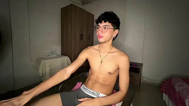 Snapshot of Angelligth chatting on October 25, 2025, 3:28 am Angelligth online show from October 25, 2025, 3:28 am