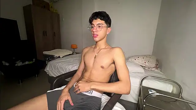 Snapshot of Angelligth chatting on November 18, 2025, 4:38 am Angelligth online show from November 18, 2025, 4:38 am