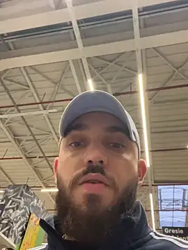 LoveIsBlind  online show from December 5, 2024, 8:05 am