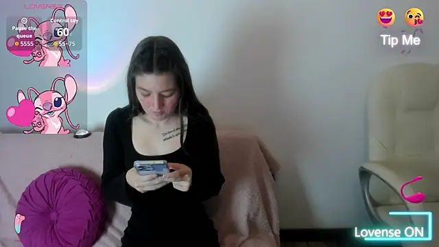 Snapshot of Tesa_cute chatting on November 12, 2025, 10:46 pm Tesa cute online show from November 12, 2025, 10:46 pm