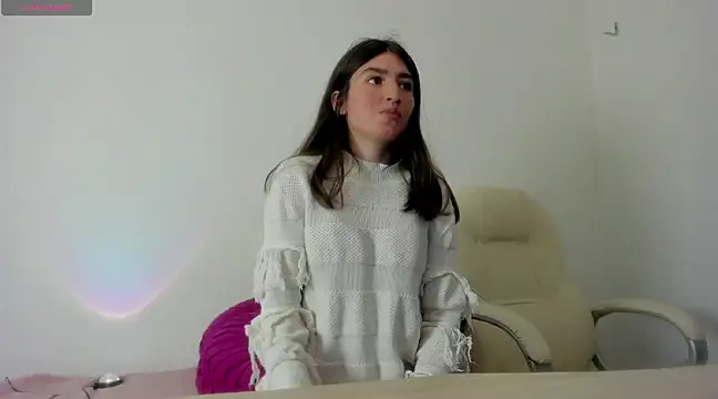 Snapshot of Tesa_cute chatting on February 5, 2025, 1:15 am Tesa cute online show from February 5, 2025, 1:15 am