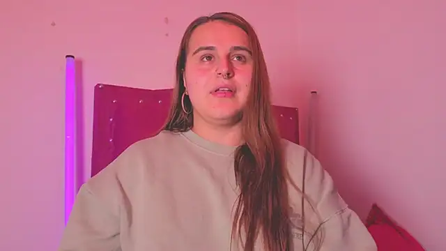 Snapshot of evy_orange1 chatting on November 14, 2025, 2:37 am evy orange1 online show from November 14, 2025, 2:37 am