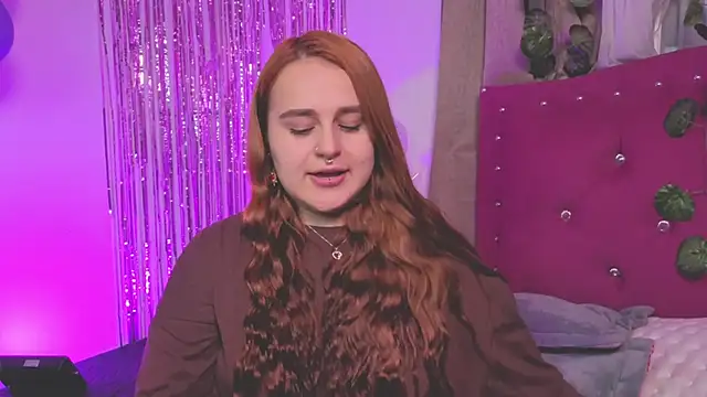 Snapshot of evy_orange1 chatting on September 10, 2025, 12:31 am evy orange1 online show from September 10, 2025, 12:31 am