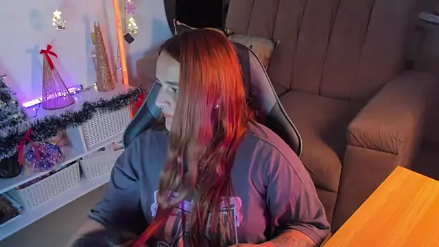 Snapshot of evy_orange1 chatting on December 19, 2025, 1:53 am evy orange1 online show from December 19, 2025, 1:53 am