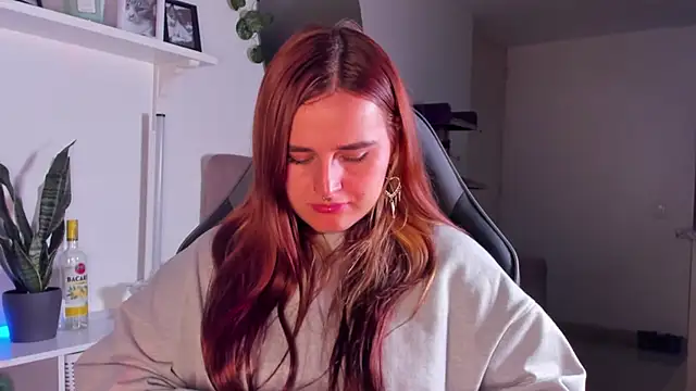 Snapshot of evy_orange1 chatting on February 10, 2026, 2:54 am evy orange1 online show from February 10, 2026, 2:54 am