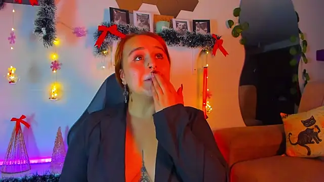 Snapshot of evy_orange1 chatting on December 16, 2025, 12:37 am evy orange1 online show from December 16, 2025, 12:37 am