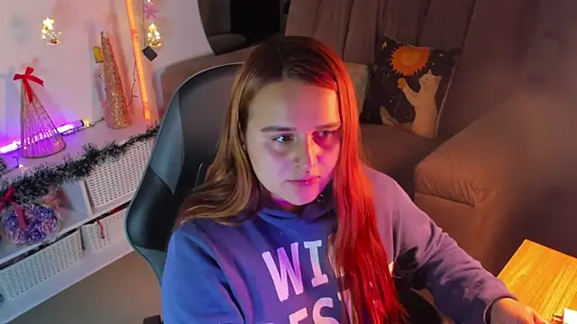 Snapshot of evy_orange1 chatting on December 20, 2025, 3:31 am evy orange1 online show from December 20, 2025, 3:31 am