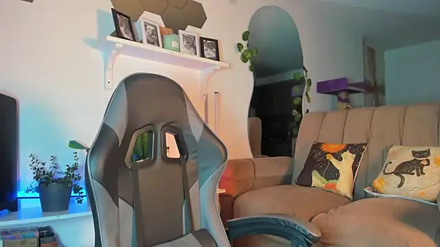 Snapshot of evy_orange1 chatting on January 17, 2026, 3:54 am evy orange1 online show from January 17, 2026, 3:54 am