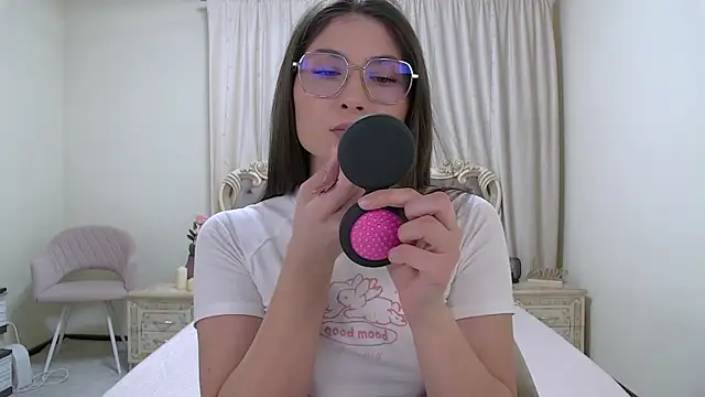 Snapshot of MonicaThompson chatting on November 27, 2025, 5:30 am MonicaThompson online show from November 27, 2025, 5:30 am