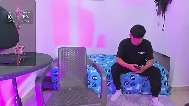 Snapshot of Alexander_and_Xiao chatting on July 29, 2026, 9:14 pm Alexander and Xiao online show from July 29, 2026, 9:14 pm