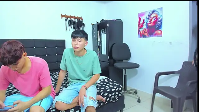 Snapshot of Alexander_and_Xiao chatting on February 5, 2026, 11:44 pm Alexander and Xiao online show from February 5, 2026, 11:44 pm