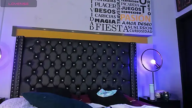 Snapshot of MADISSONLOVE_ chatting on November 28, 2025, 3:39 am MADISSONLOVE online show from November 28, 2025, 3:39 am