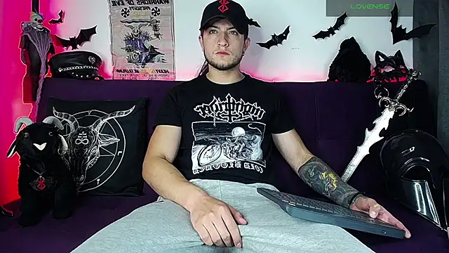 Snapshot of blckwolf_6 chatting on November 10, 2025, 6:35 pm blckwolf 6 online show from November 10, 2025, 6:35 pm