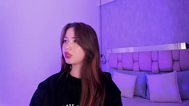 Roxie-Summers11 online show from February 14, 2025, 7:33 pm