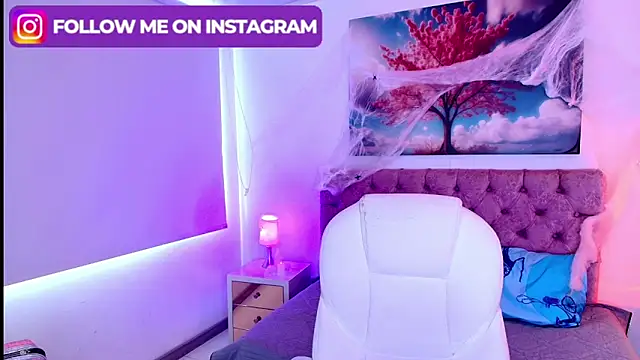 Emma monserrat online show from October 10, 2025, 7:36 pm