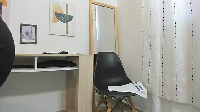 Snapshot of Emma_Jnes chatting on February 11, 2026, 1:00 pm Emma Jnes online show from February 11, 2026, 1:00 pm