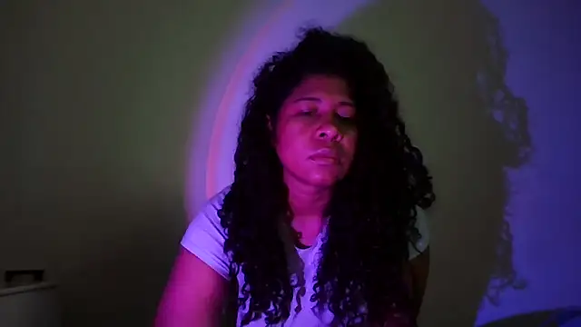 Snapshot of Ivon-09 chatting on November 2, 2025, 11:37 am Ivon-09 online show from November 2, 2025, 11:37 am