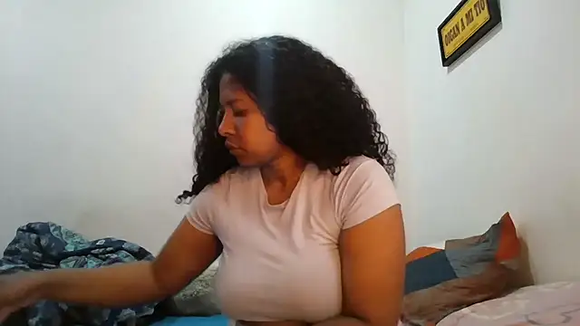 Snapshot of Ivon-09 chatting on December 14, 2025, 11:27 am Ivon-09 online show from December 14, 2025, 11:27 am