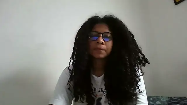 Snapshot of Ivon-09 chatting on October 24, 2025, 12:26 pm Ivon-09 online show from October 24, 2025, 12:26 pm