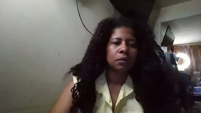 Snapshot of Ivon-09 chatting on November 13, 2025, 11:25 am Ivon-09 online show from November 13, 2025, 11:25 am