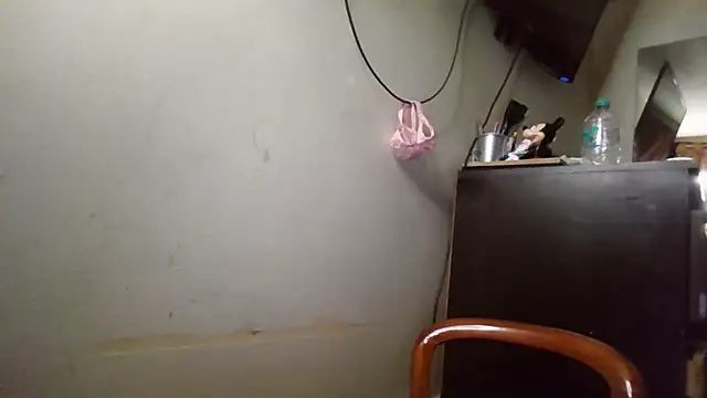 Snapshot of Ivon-09 chatting on November 12, 2025, 11:25 am Ivon-09 online show from November 12, 2025, 11:25 am