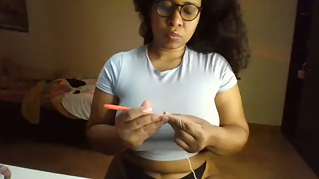 Snapshot of Ivon-09 chatting on July 8, 2026, 12:28 pm Ivon-09 online show from July 8, 2026, 12:28 pm