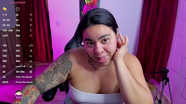 Snapshot of Sharon_hils chatting on January 27, 2025, 2:57 pm Sharon hils online show from January 27, 2025, 2:57 pm