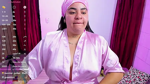 Snapshot of Sharon_hils chatting on January 8, 2025, 11:19 pm Sharon hils online show from January 8, 2025, 11:19 pm