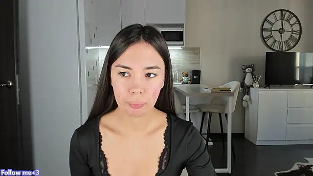 nilliluv online show from February 3, 2026, 11:59 am