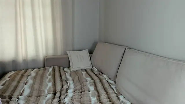 nilliluv online show from March 30, 2026, 9:11 am