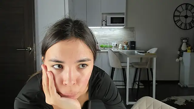 nilliluv online show from March 18, 2026, 11:48 pm