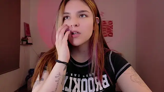 Snapshot of Mariangeel chatting on October 27, 2025, 11:05 pm Mariangeel online show from October 27, 2025, 11:05 pm