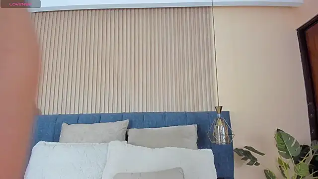 kathecute   online show from October 25, 2025, 1:38 am