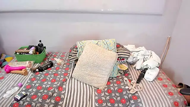 latinasexymoon online show from February 25, 2025, 8:42 pm