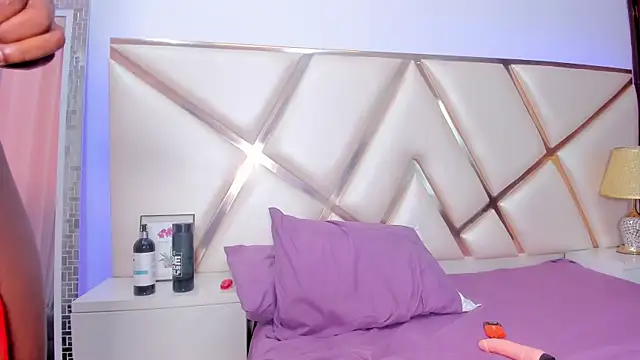 Snapshot of ebonymore06 chatting on December 5, 2024, 7:11 pm ebonymore06 online show from December 5, 2024, 7:11 pm