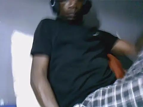Snapshot of TheeRealShow chatting on May 10, 2026, 9:27 pm TheeRealShow online show from May 10, 2026, 9:27 pm