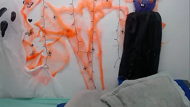 dulcenia rose online show from October 22, 2025, 1:43 pm