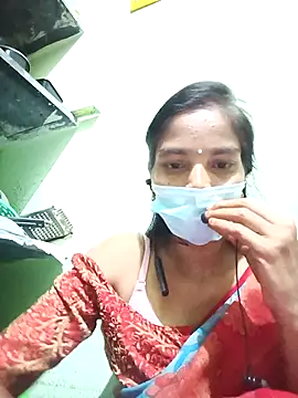 anusiya01 online show from November 18, 2025, 2:42 pm