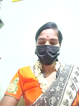 anusiya01 online show from September 27, 2025, 5:52 pm