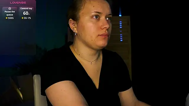 Snapshot of Ariell_Margot_ chatting on November 14, 2025, 7:45 am Ariell Margot online show from November 14, 2025, 7:45 am