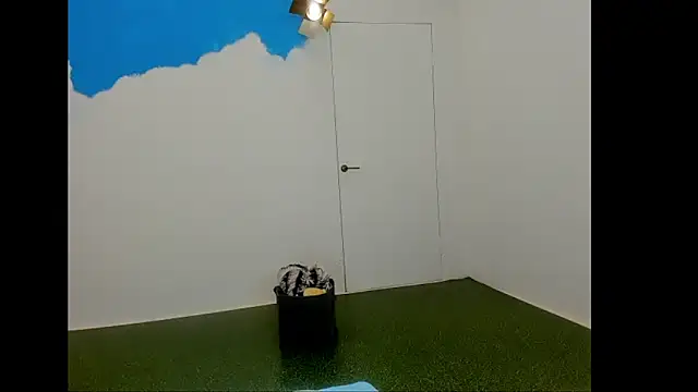 YourSuperModel online show from April 1, 2026, 4:37 pm