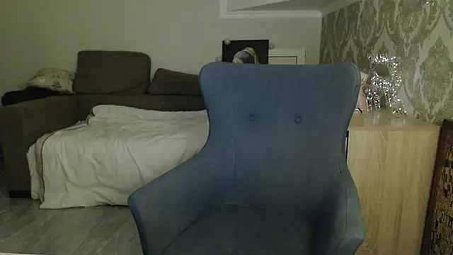 Snapshot of Mallinia chatting on December 19, 2025, 9:17 pm Mallinia online show from December 19, 2025, 9:17 pm